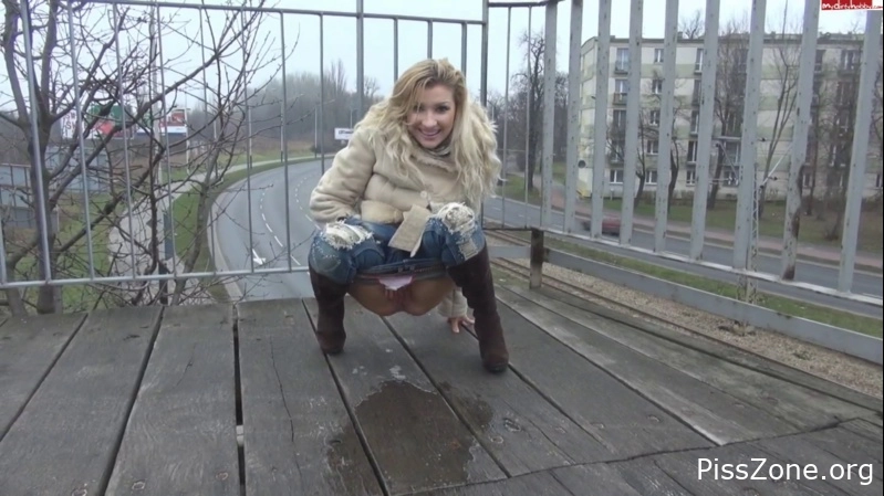 Leak Explosion - Pissen Mitten In Der Stadt Auf Der Brucke 2025, Vanessakiss, pee drops