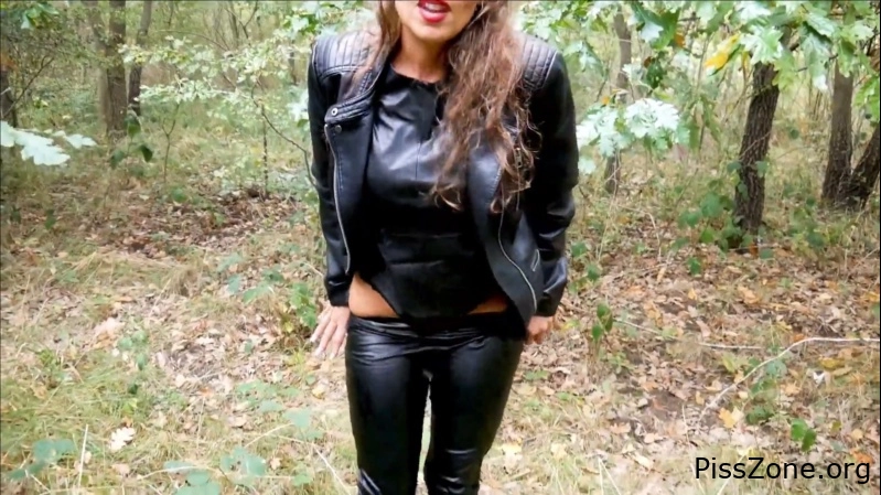 He Makes Her Piss - Plump And Juicy - The Leather Outdoor Piss 2025, Katyqueen, golden shower