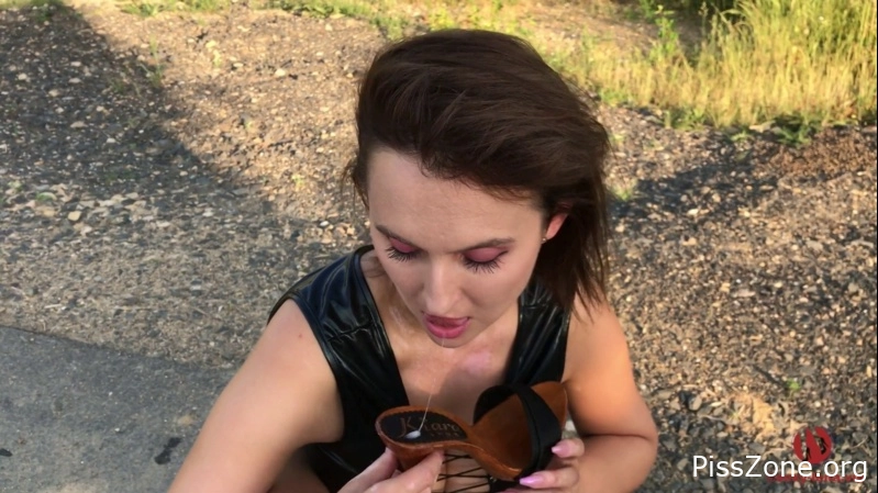 Girl Pours Out - Sexy Mules, Golden Shower 2025, Sexy-Lena, pulse drop
