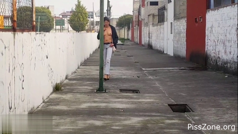 Public Pissing Outdoor In Ripped Jeans 186 MB, MPEG-4, 2025