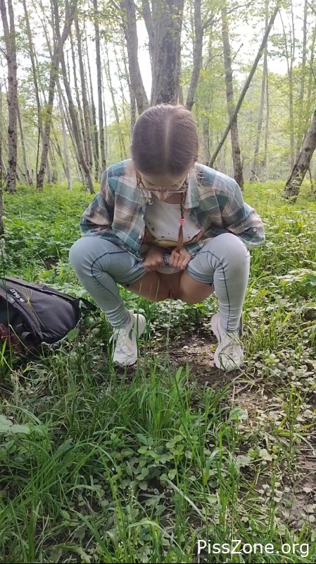 Desperate Wet Girl I love to pissing in nature Lily Slutty, (MPEG-4/2025) 453 MB, fastmoving urine