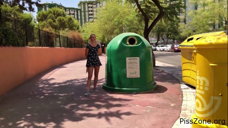 Strip naked on the street and pee 567 MB, MPEG-4, 2025