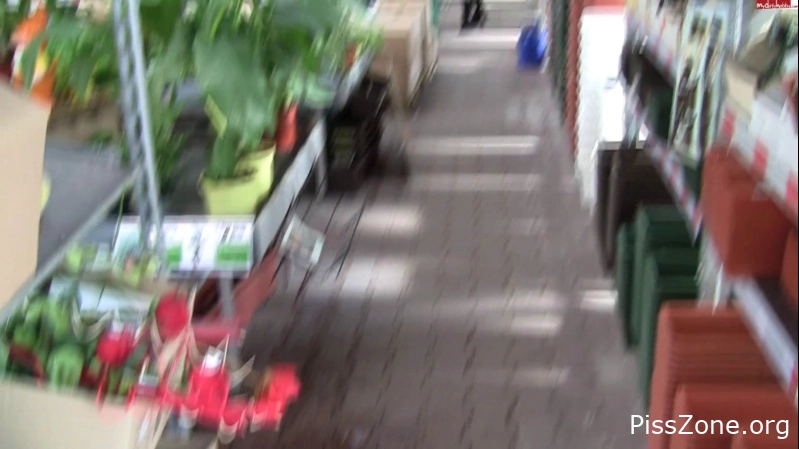 Wet Toilet Scene Piss market days . Wet and damp AnneDD28, (MPEG-4/2025) 142 MB, raw piss