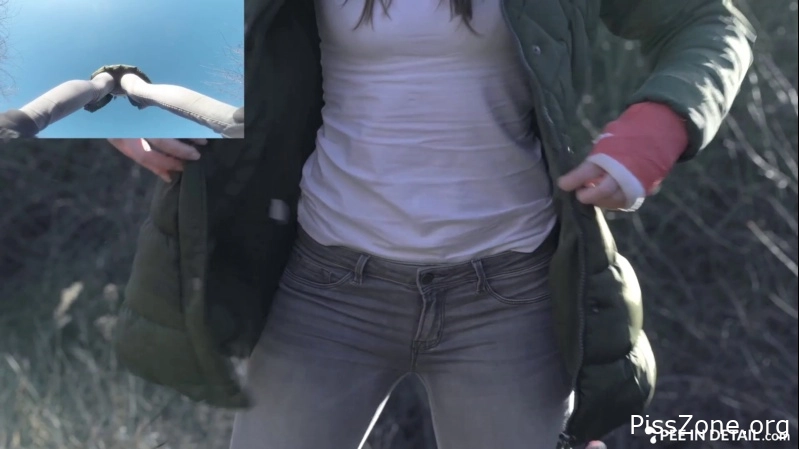 Ready to Leak Car wash. PeeInDetail Valerie Janska, (MPEG-4/2025) 102 MB, peeing tease