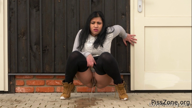 Mariana - Pissing Scene
