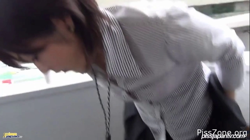 Girl’s Gush Pee On Full View Of Everyone’S, (MPEG-4/2025) 310 MB, wetting piss