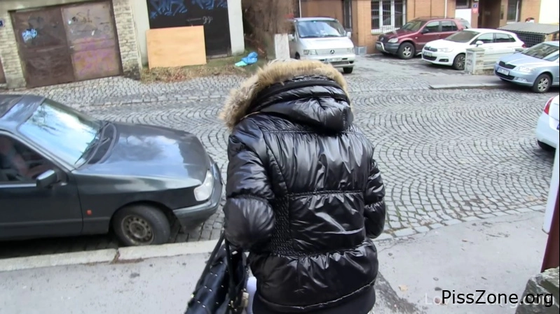 with filthy queen The Bus Stop Queue - Naomi 652 MB, MPEG-4, 2025