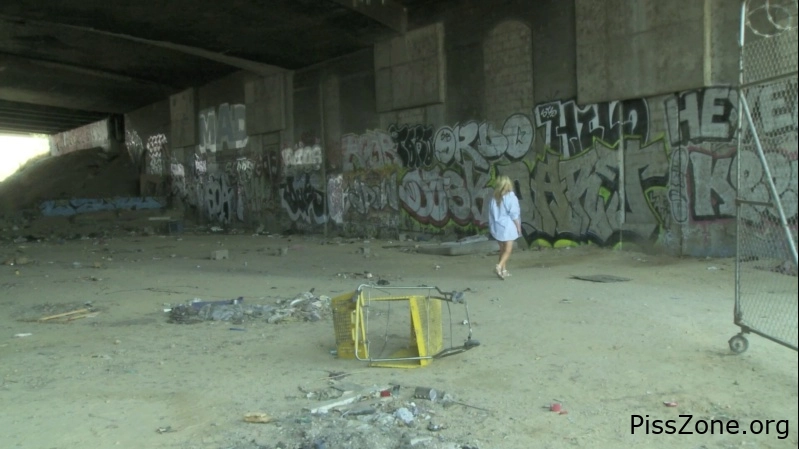 Dirty Wet Orgasm Blonde Sexy Pissing Girl Outdoor, (MPEG-4/2025) 336 MB, pee girl