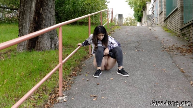 with spicy kitten Nina Claire - Pissing scene 4 318 MB, MPEG-4, 2025