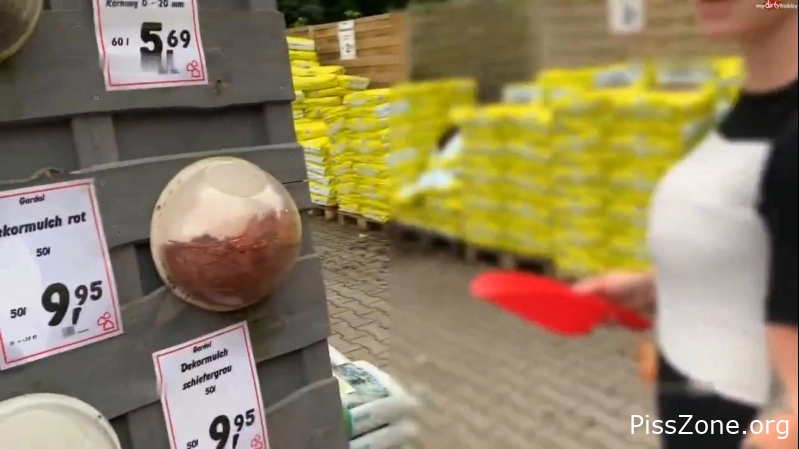 SteffiBlond – Come on, let’s pee outside in the garden area 47.0 MB, MPEG-4, 2025