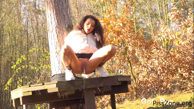 Mini Mitzi - Woodland Weeing