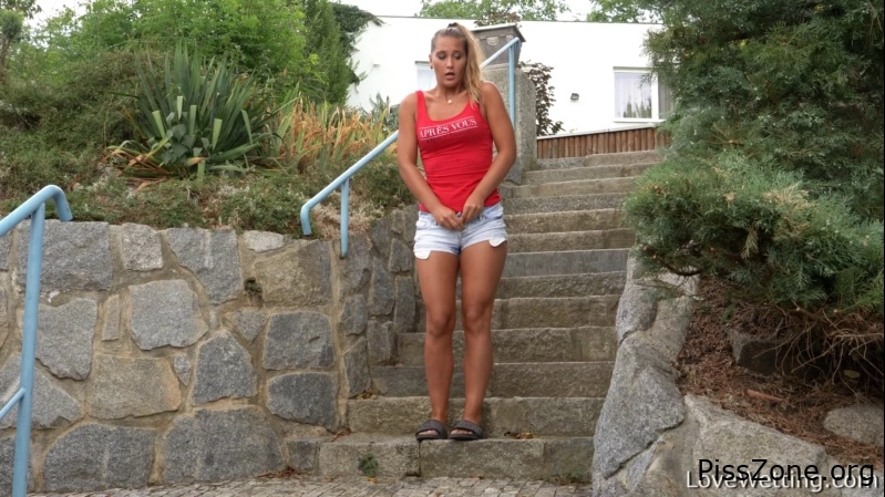 Slippery Slut Interrupted Stream Naomi Bennet, (MPEG-4/2025) 173 MB, golden pressure