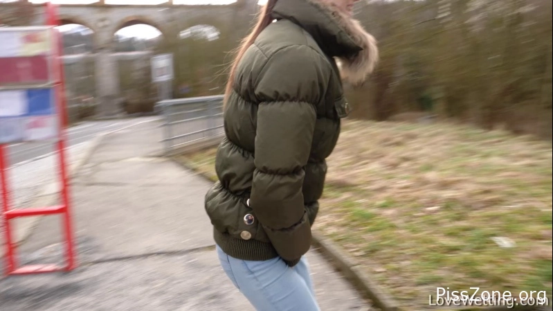 Bathroom Lust Slave Desperare on Bus Station Nella Decker, (MPEG-4/2025) 168 MB, pee break