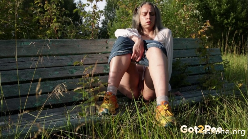 Shorts Down For Fast Piss 145 MB, MPEG-4, 2025