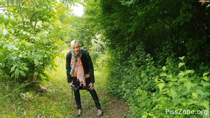 Dirty Discharge Outdoor Public Piss lady-isabell666, (MPEG-4/2025) 193 MB, peeing craving