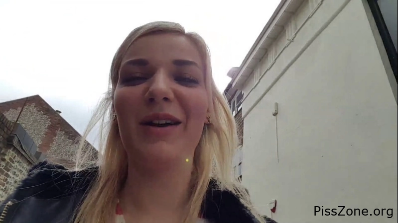 She Leaks for Fun Squatting Pee Near Busy Street. Bad Dolly, (MPEG-4/2025) 175 MB, warm flow