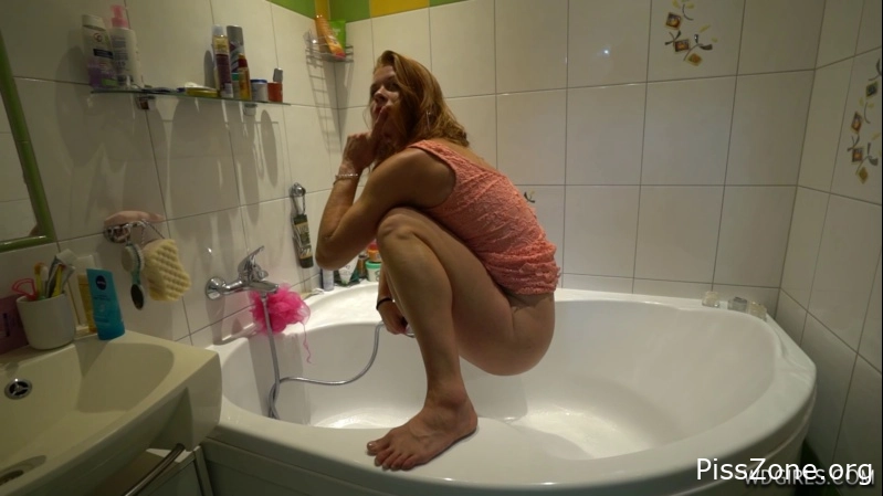 Raw Pissing Footage - Pissing Girl 2025, Chrissy Fox, shy pee