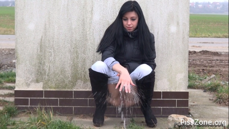 with sexy spark Annie - Washing Stream 122 MB, MPEG-4, 2025