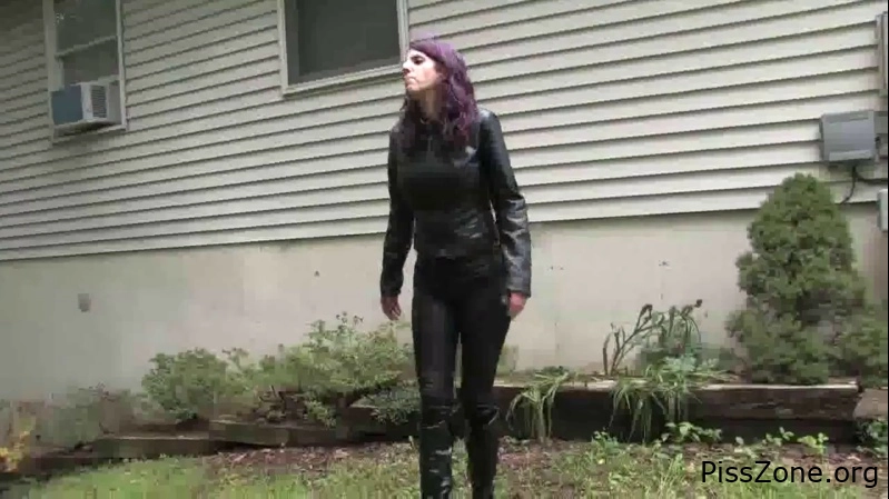 Slut Pees Hard Lavender Almost Peed Her Pants, (MPEG-4/2025) 177 MB, fresh pee