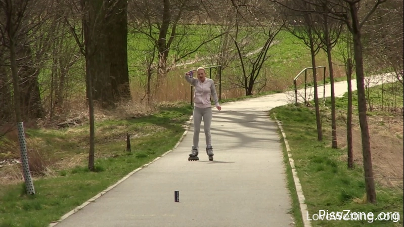 Wet Girl's Game - 4 On 1 First Tap Tp Wet 2025, Nela Decker, urinating