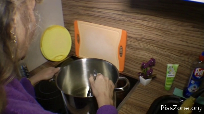 Caught Peeing - Delicious piss soup 2025, SweetSusiNRW, stable pissing