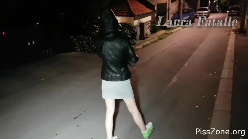 Public Bathroom Extreme Public Pissing Laurafatalle, (MPEG-4/2025) 182 MB, pee ease