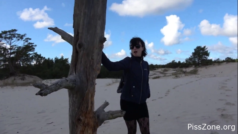 Intense Pee Adventure On A Dune With The Golden Shower Wanilianna, (MPEG-4/2025) 905 MB, small piss