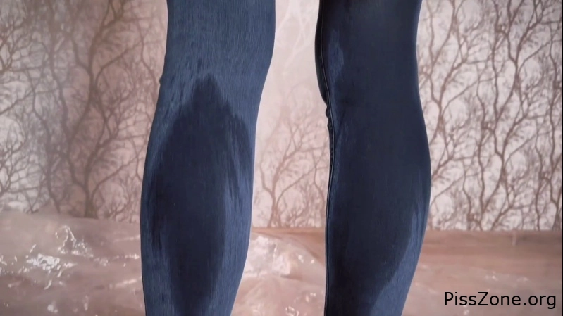Jessie999 - Gets totally wet. Peeing myself in blue tight jeans and then getting peed on