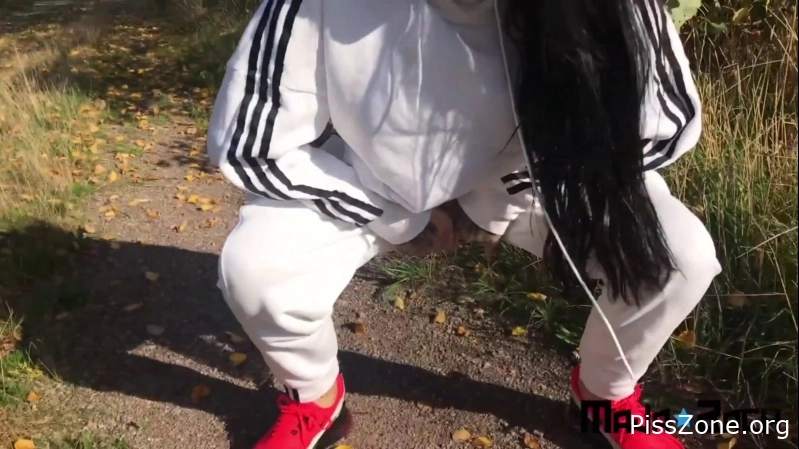 Full Streamed Babe - Outdoor Piss 1 Liter Of Pee !!!! 2025, Maja-Bach, love pee