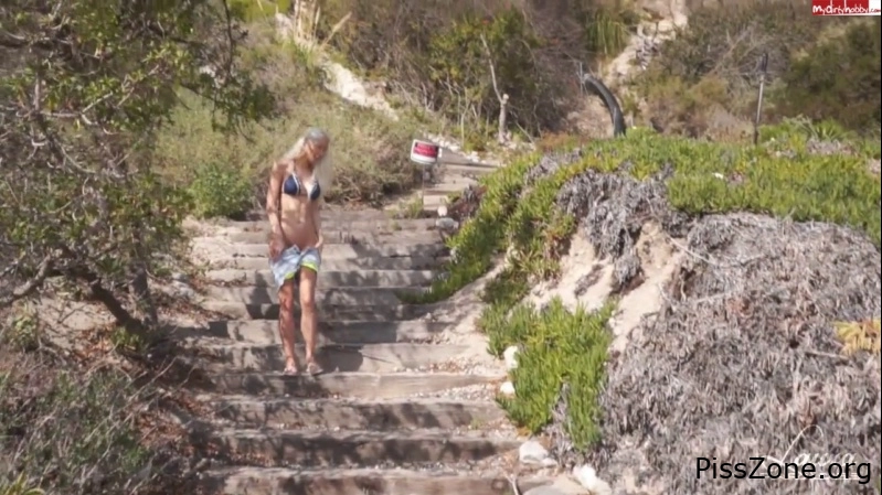 Wet Girl Alone Outdoor Pee All Inolaandaxel, (MPEG-4/2025) 40.8 MB, solo pee