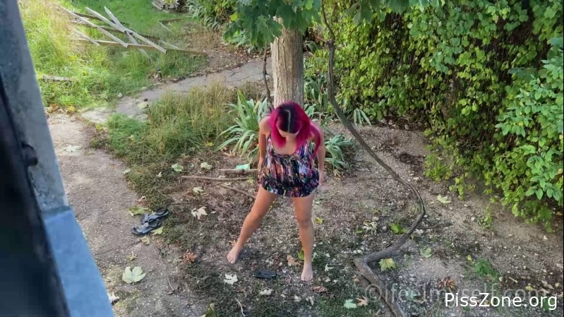 with soft babe Viktoria D - Pee Break 0250. Ifeelmyself. 93.2 MB, MPEG-4, 2025