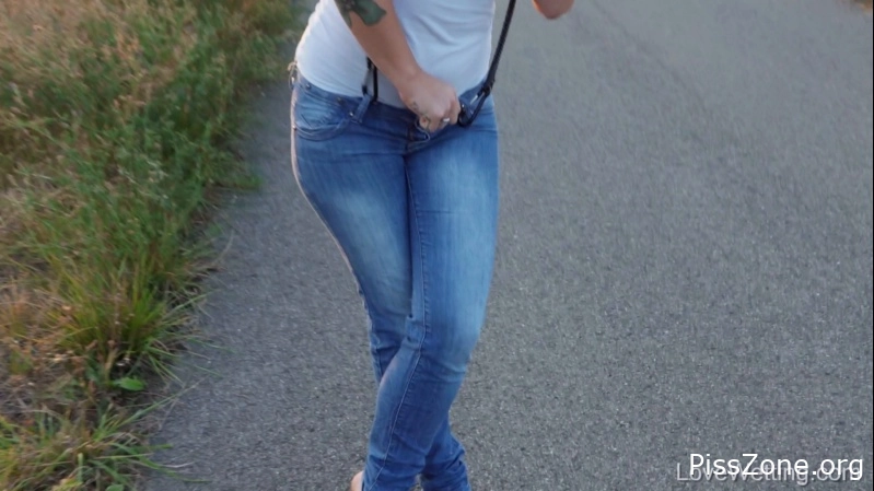 Girl in Heat - Lickylex 2025, Drink Beer Pee, pee drips