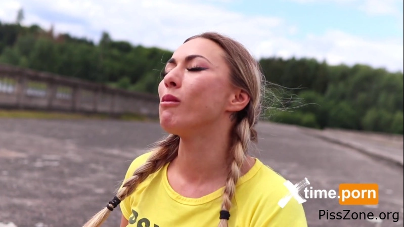 The Girl Pissing Game