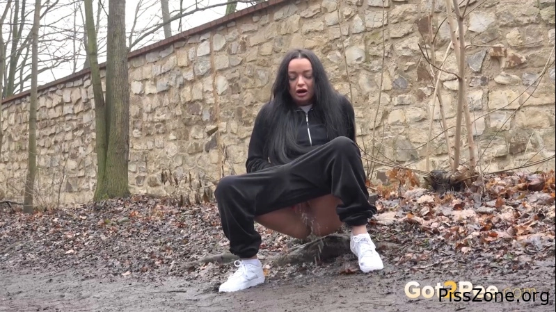 She Pours It Out Loud - Powerful steamy piss 2025, Dafne Klyde, urge pop