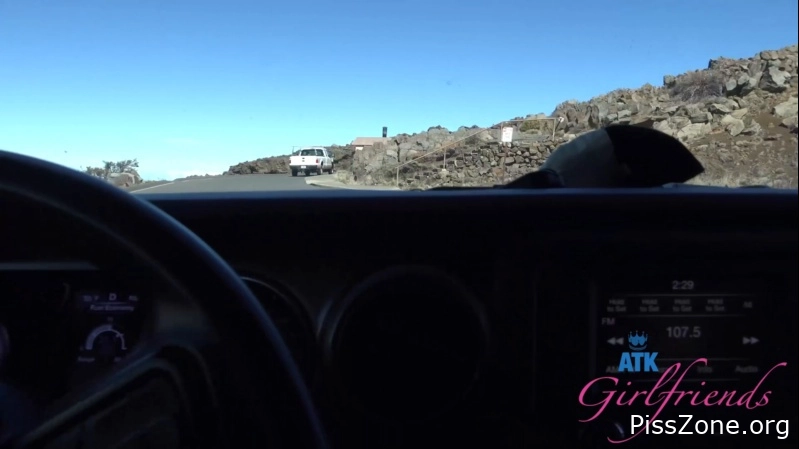 Leaky Urge Moment - Mani 10 2025, Alexia Anders, pee flare