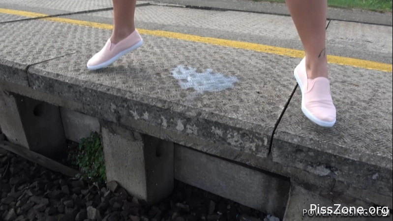 She Floods Pants Piss Arc On The Tracks Naomi Nevena, (MPEG-4/2025) 309 MB, warm flow