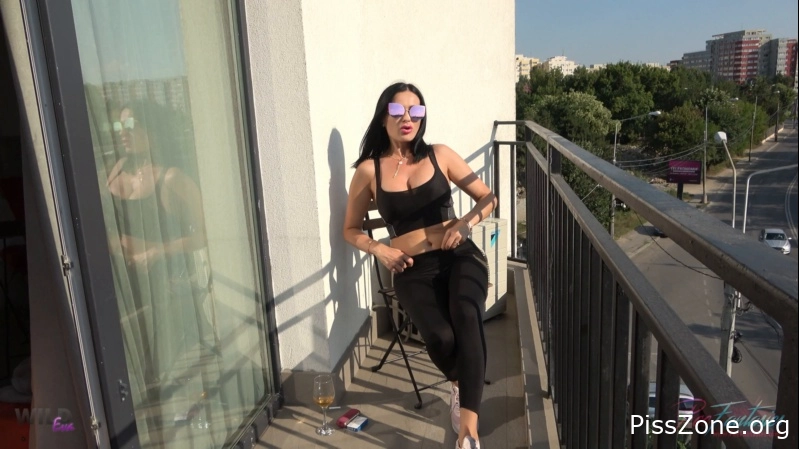 Wildeva - Pee and flashing on luxury hotel balcony