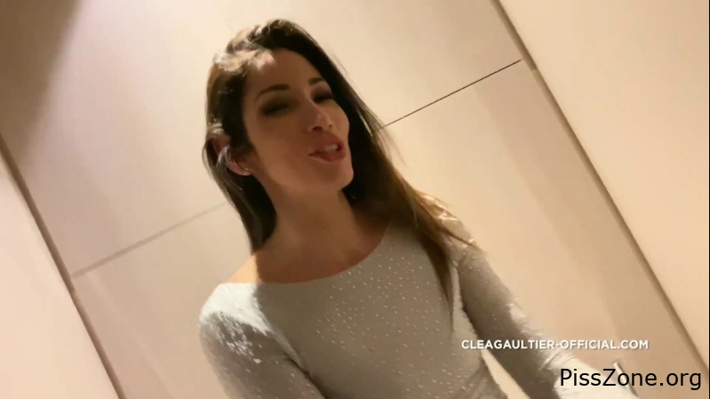 Fetish Urine Clea Gaultier invite you to the club bathroom. Clea Gaultier, (MPEG-4/2025) 598 MB, stream snap