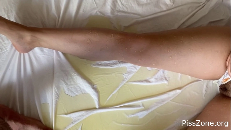 Stream Starts Fast Bath Time! Yeay. Small Molly, (MPEG-4/2025) 176 MB, piss hot