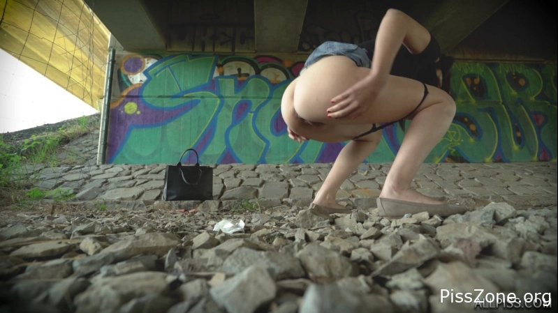 Atmosphere Peeing Videos 5 321 MB, MPEG-4, 2025