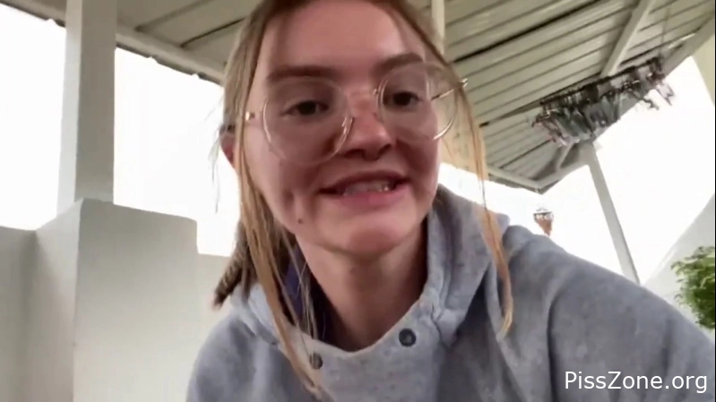 Yellow Drip Girlfriend Pisses For You And Cums Emily Rose, (MPEG-4/2025) 245 MB, stable pissing