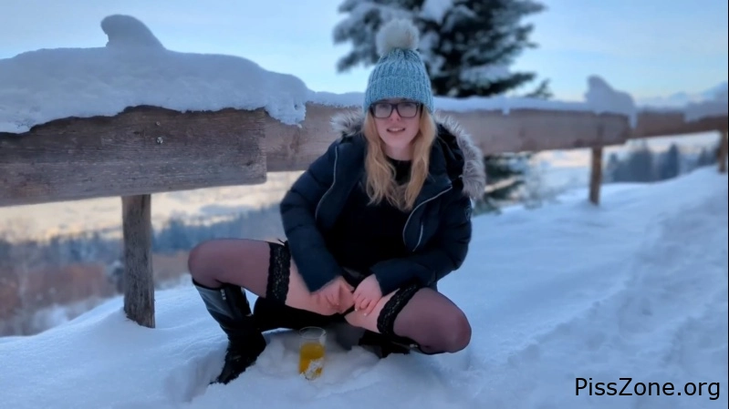 Urine Games Piss & Drink! Ski Water On Da Oim! Do You Like A Sip? Mia Adler, (MPEG-4/2025) 65.9 MB, girl piss