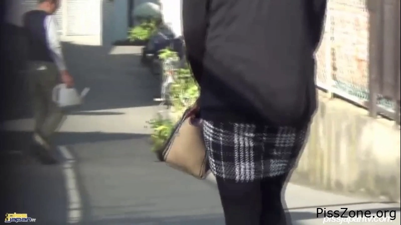 Dirty Girl Let Go Wets The Pavement City Ladies, (MPEG-4/2025) 251 MB, smooth shimmer